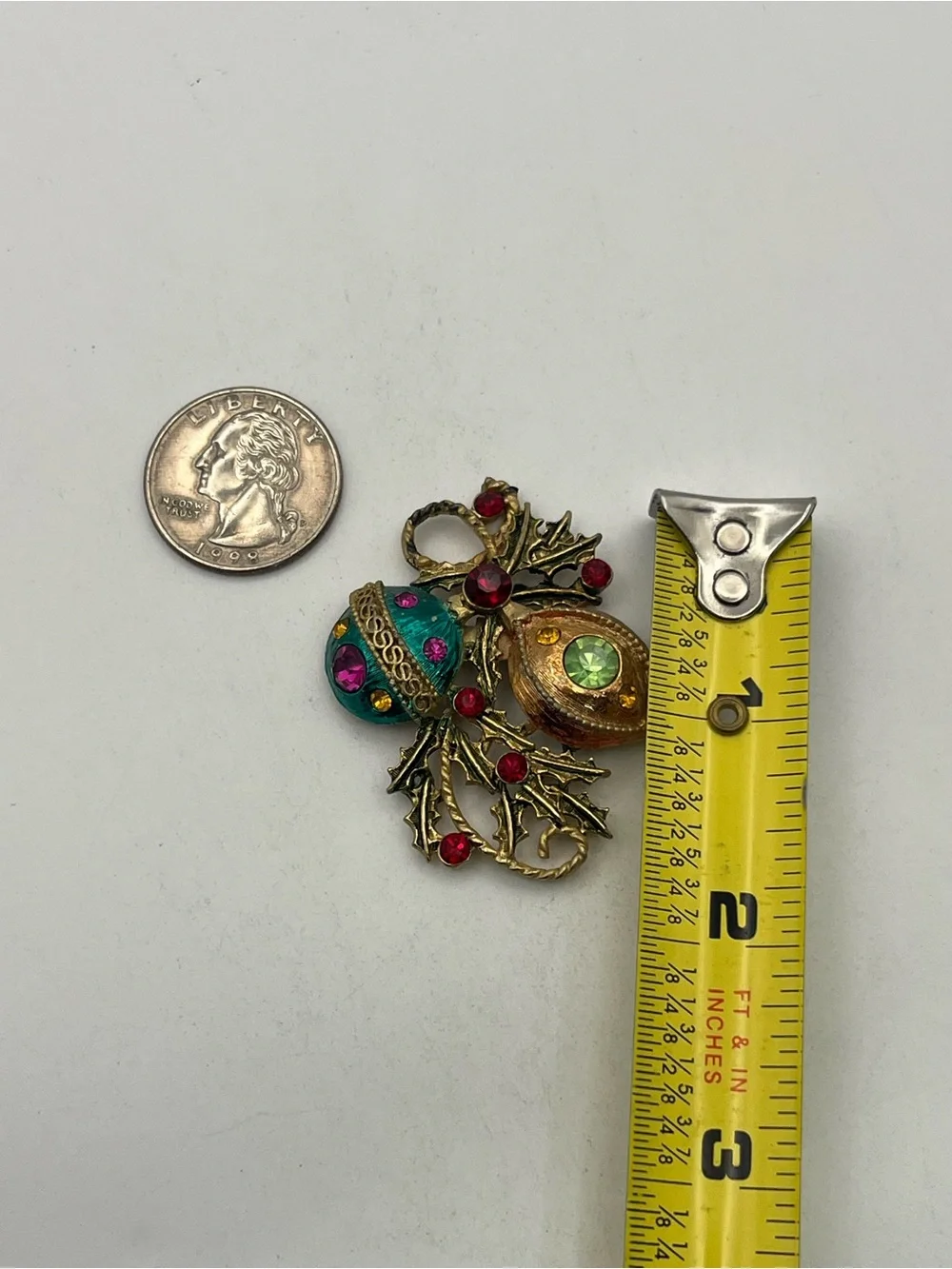 Christmas ornaments baubles gold tone multi colored rhinestones brooch pin